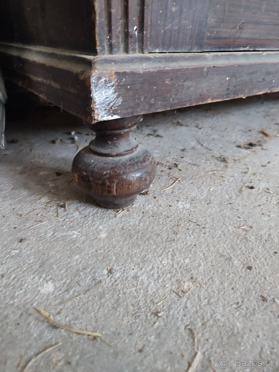 Stará dobová skříň - 5