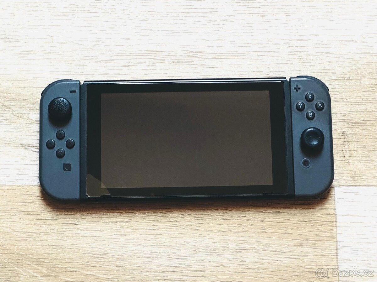 Nintendo Switch - Kompletní Příslušenství + 6 her - 5