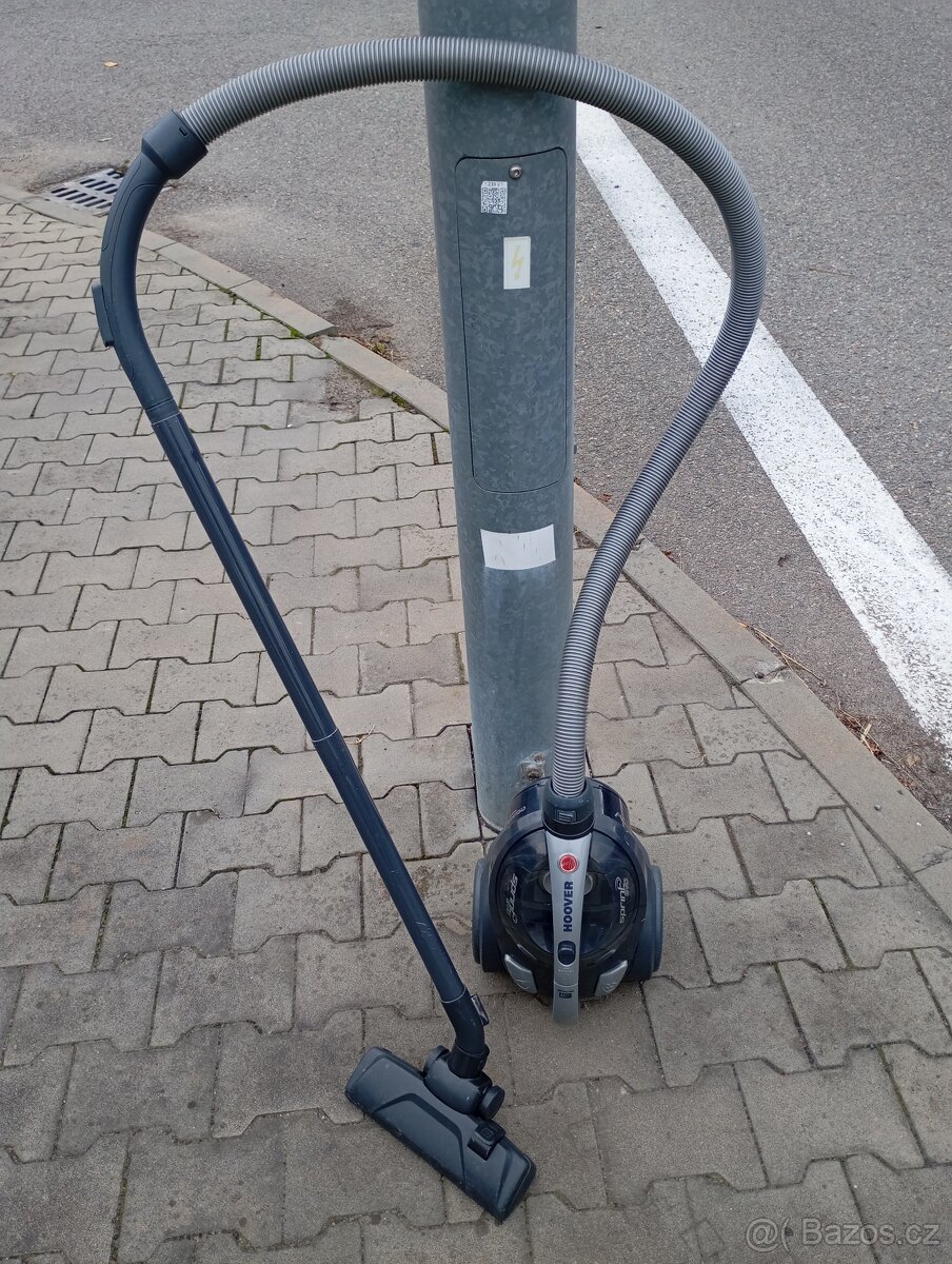 Bezsáčkový vysavač Hoover 700 Wattů - 5
