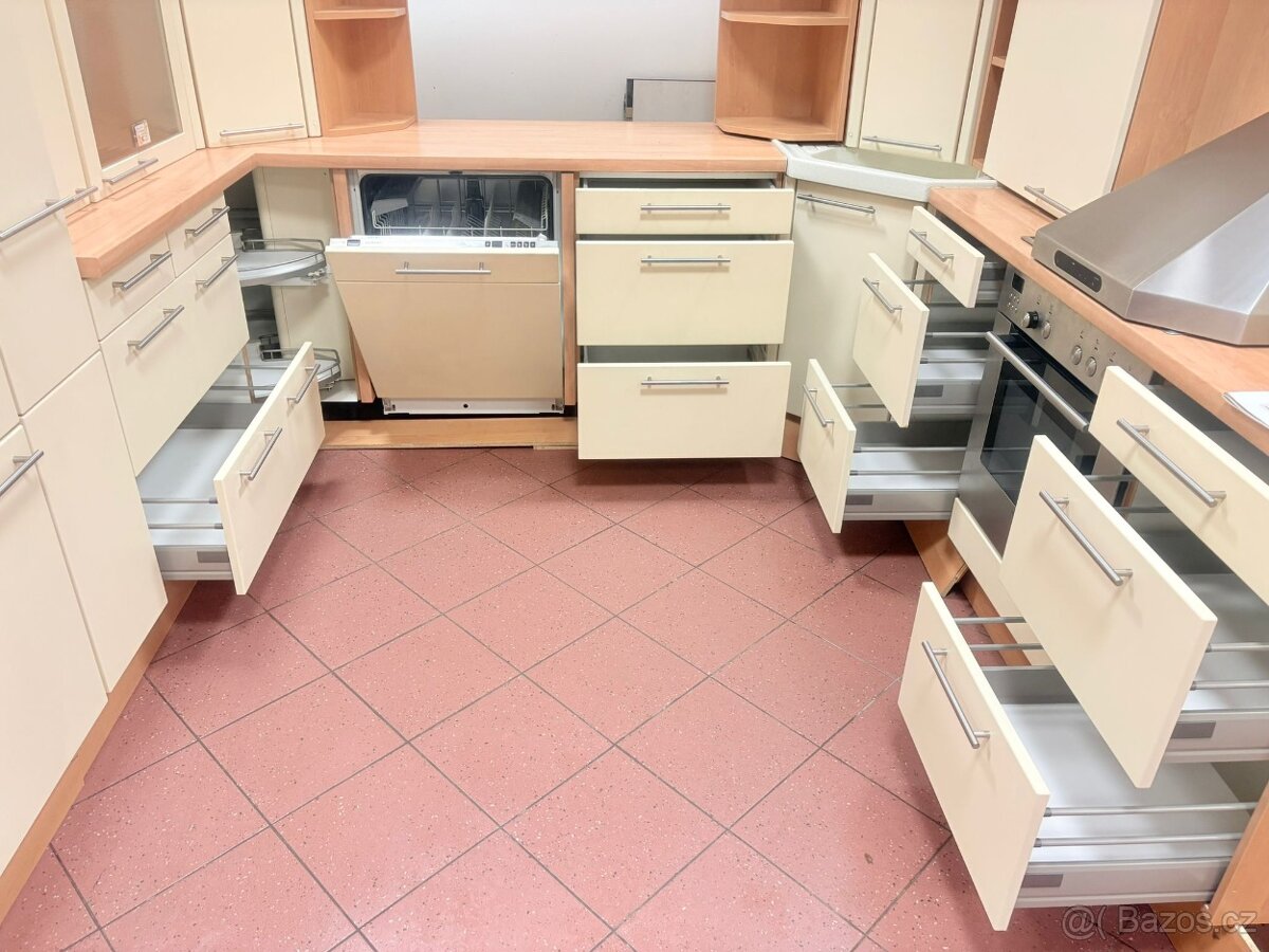Velká kuchyňská linka včetně spotřebičů - 5