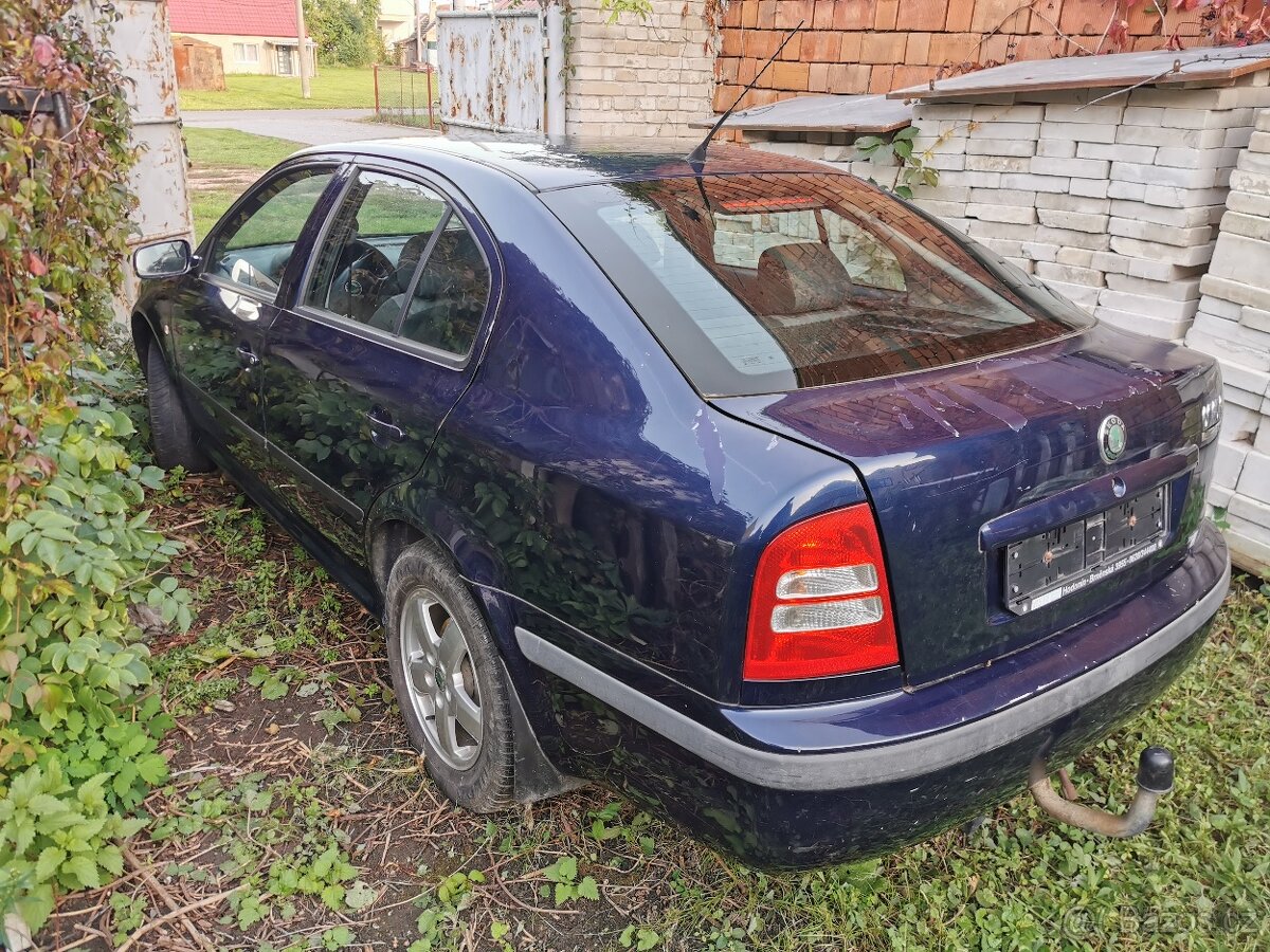 Škoda Octavia, 1,6, 75 kW, benzín. R. 2001 - 5