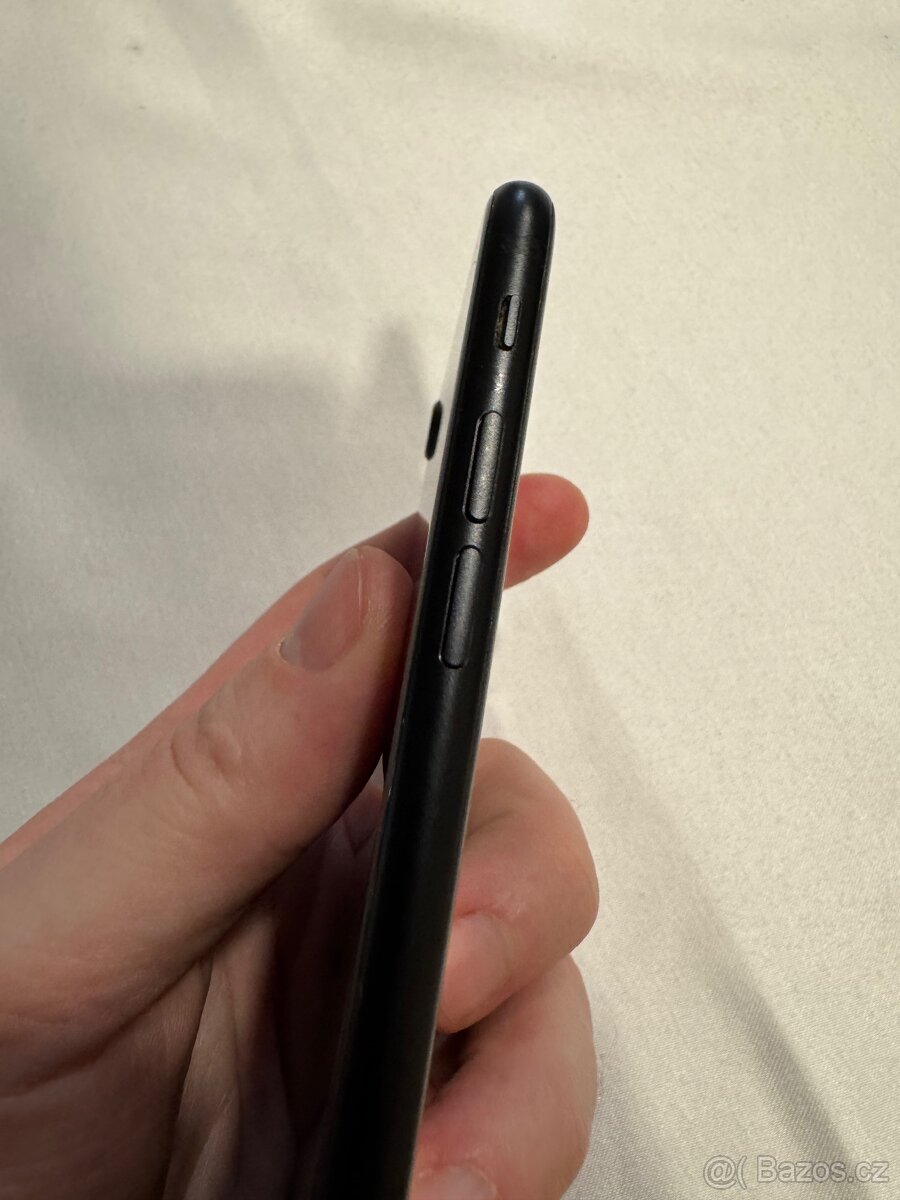 iPhone SE 2022 64GB Černý - 5