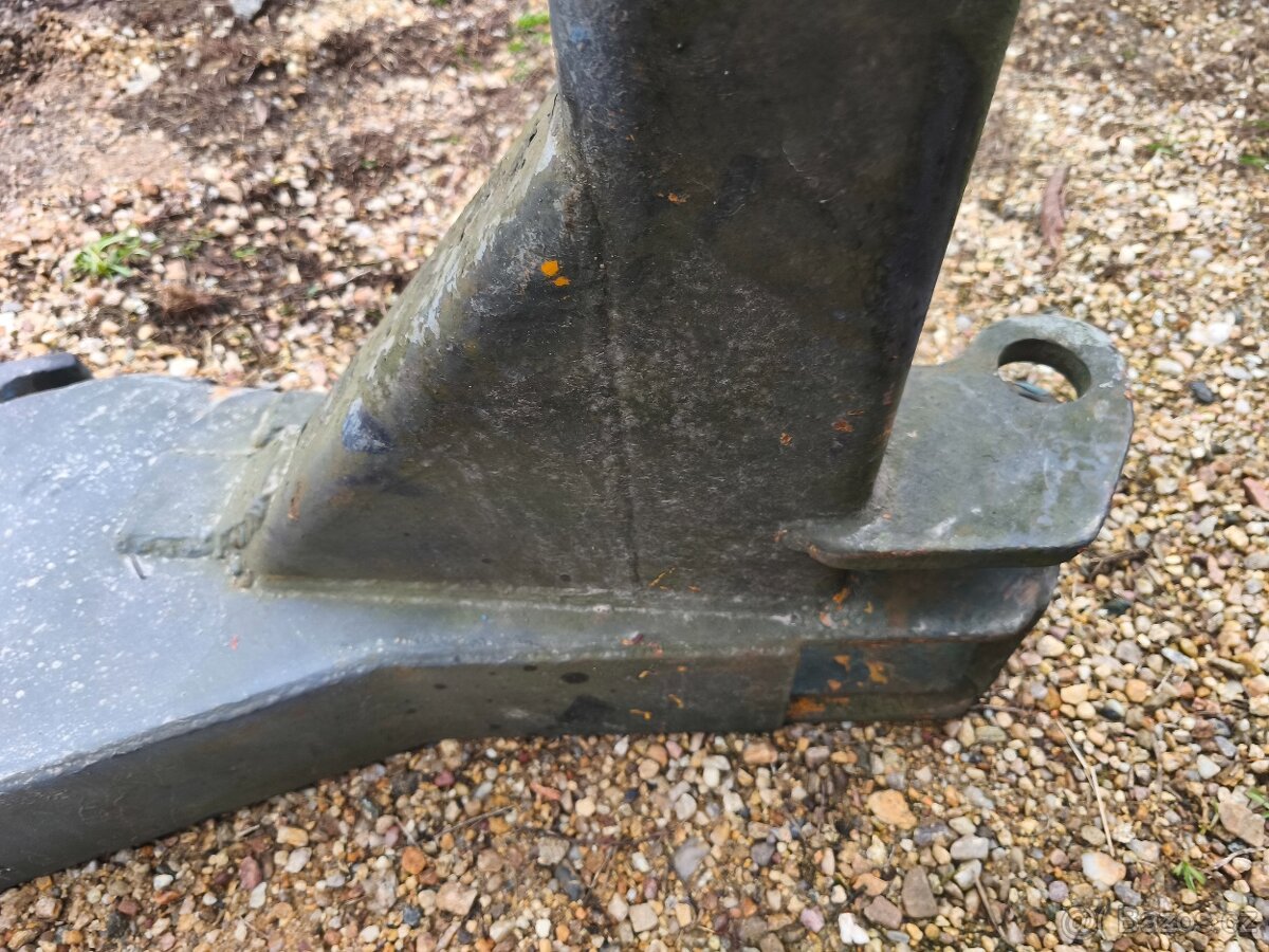 Výložník unc 060, 750 - 5