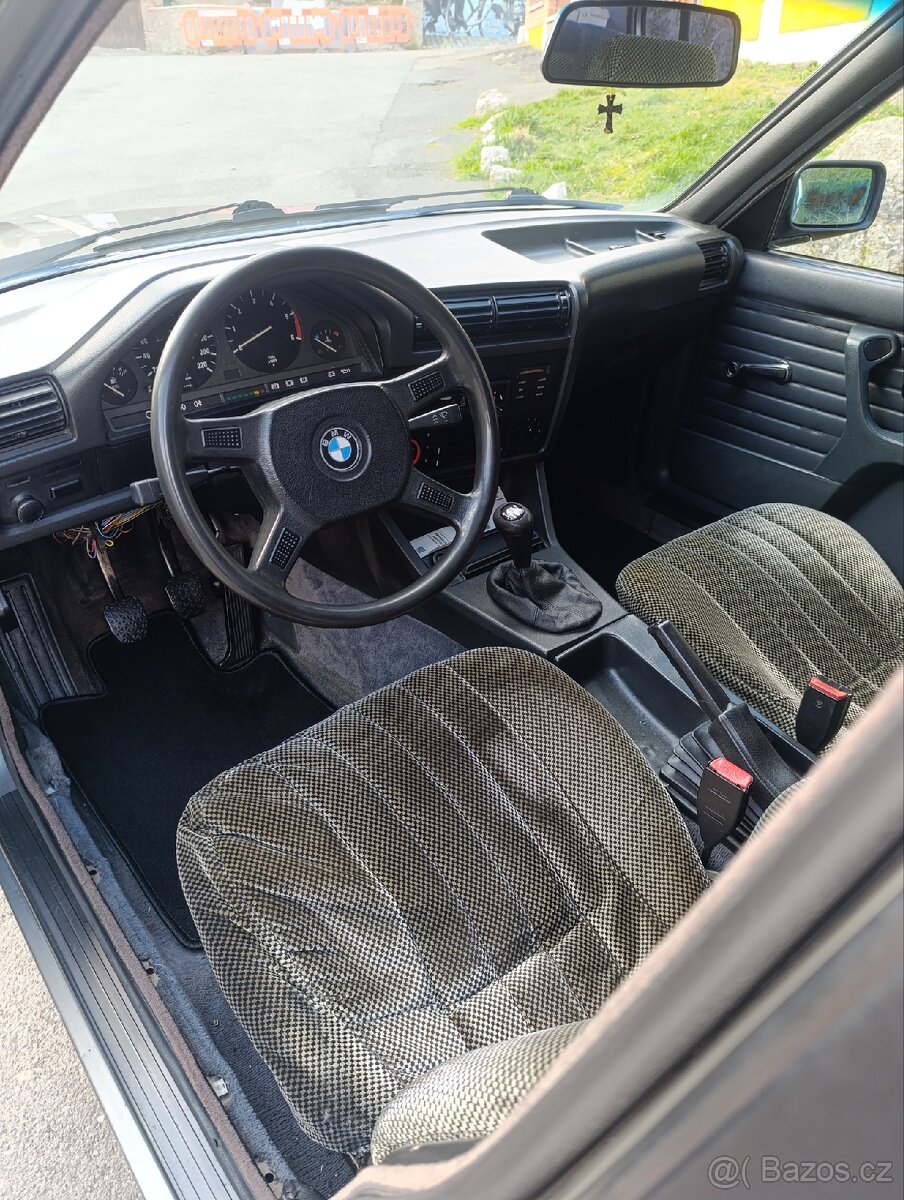 BMW E30 324D - 5