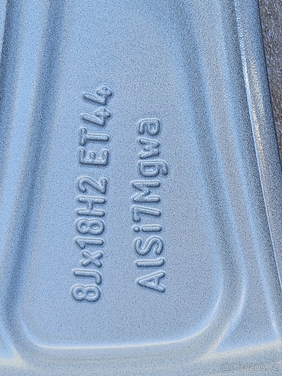 Pěkná nová zimní orig alu Škoda Superb 3, Pirelli 235/45/18 - 5