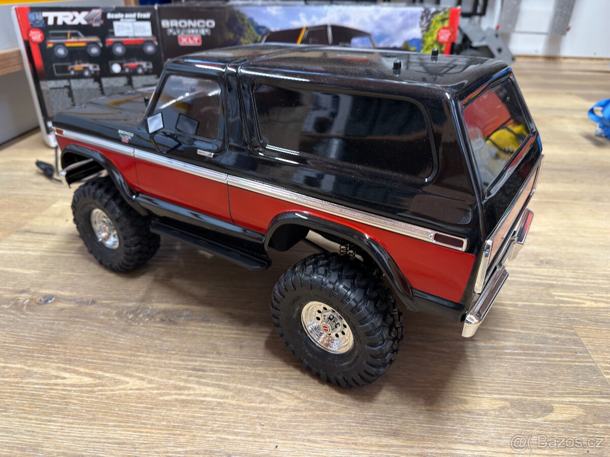nový model Traxxas TRX-4 Bronco 1979 + baterie a nabíječ - 5