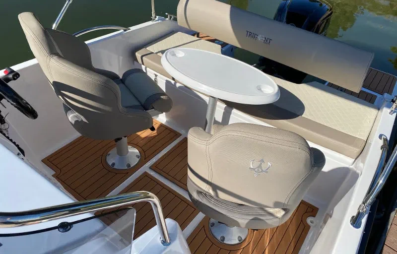 Trident 530 SUNDECK - 5