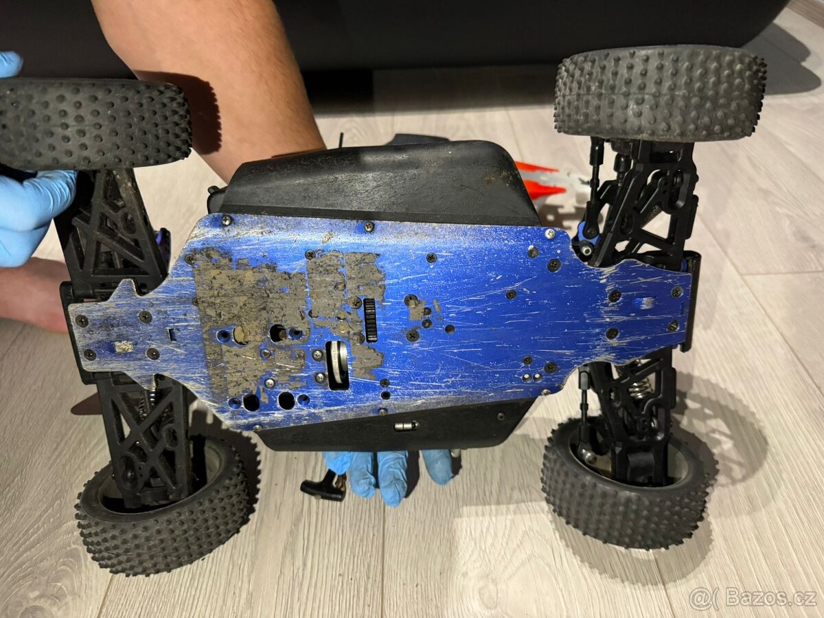 RC auto na benzín - 5