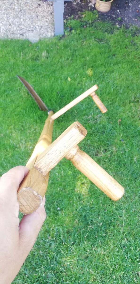 1x KOSA, 3 NAKLEPÁVAČE, KLADÍVKA, KOZLÍK - 5