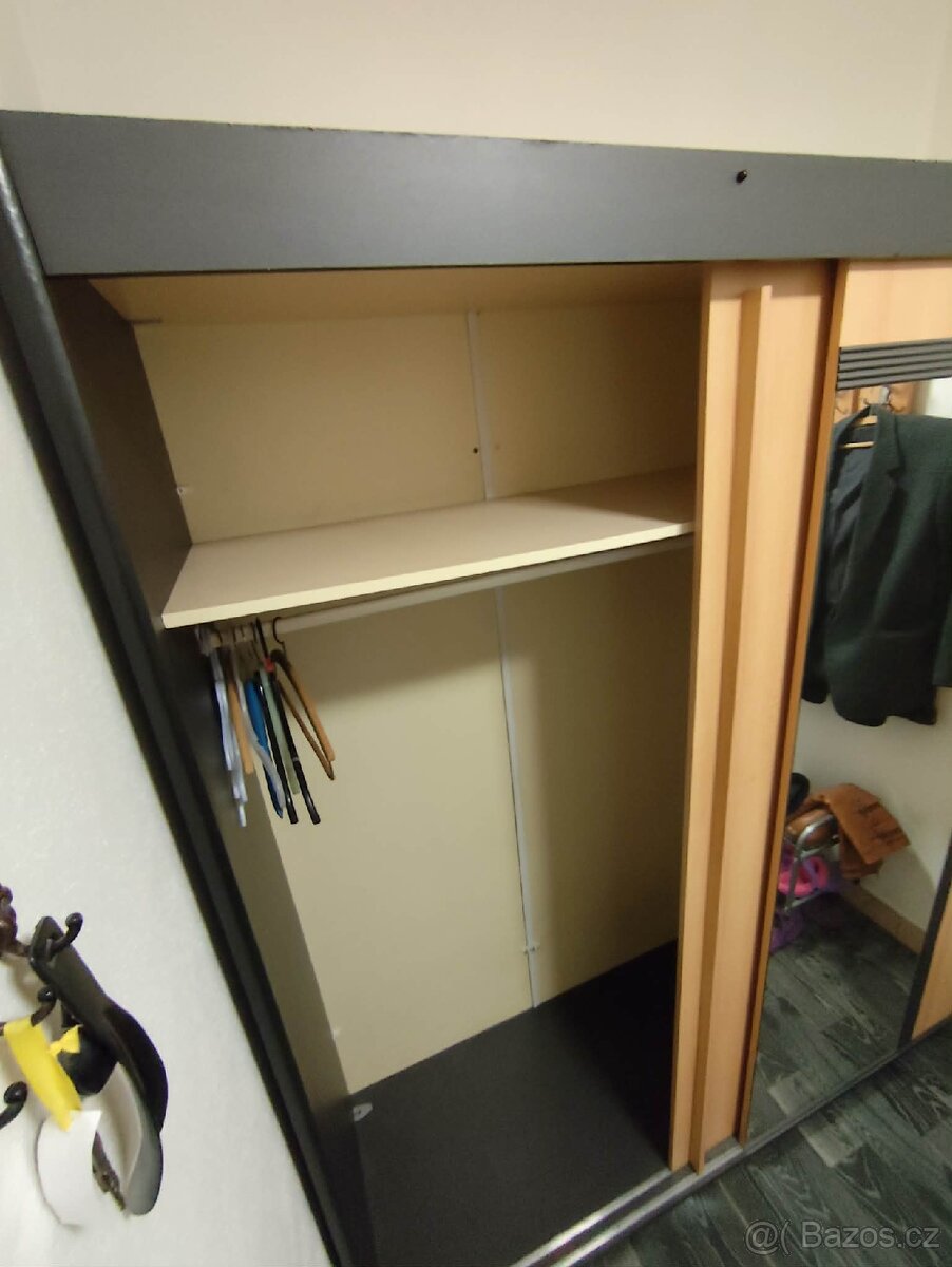 Šatní skříň - 5