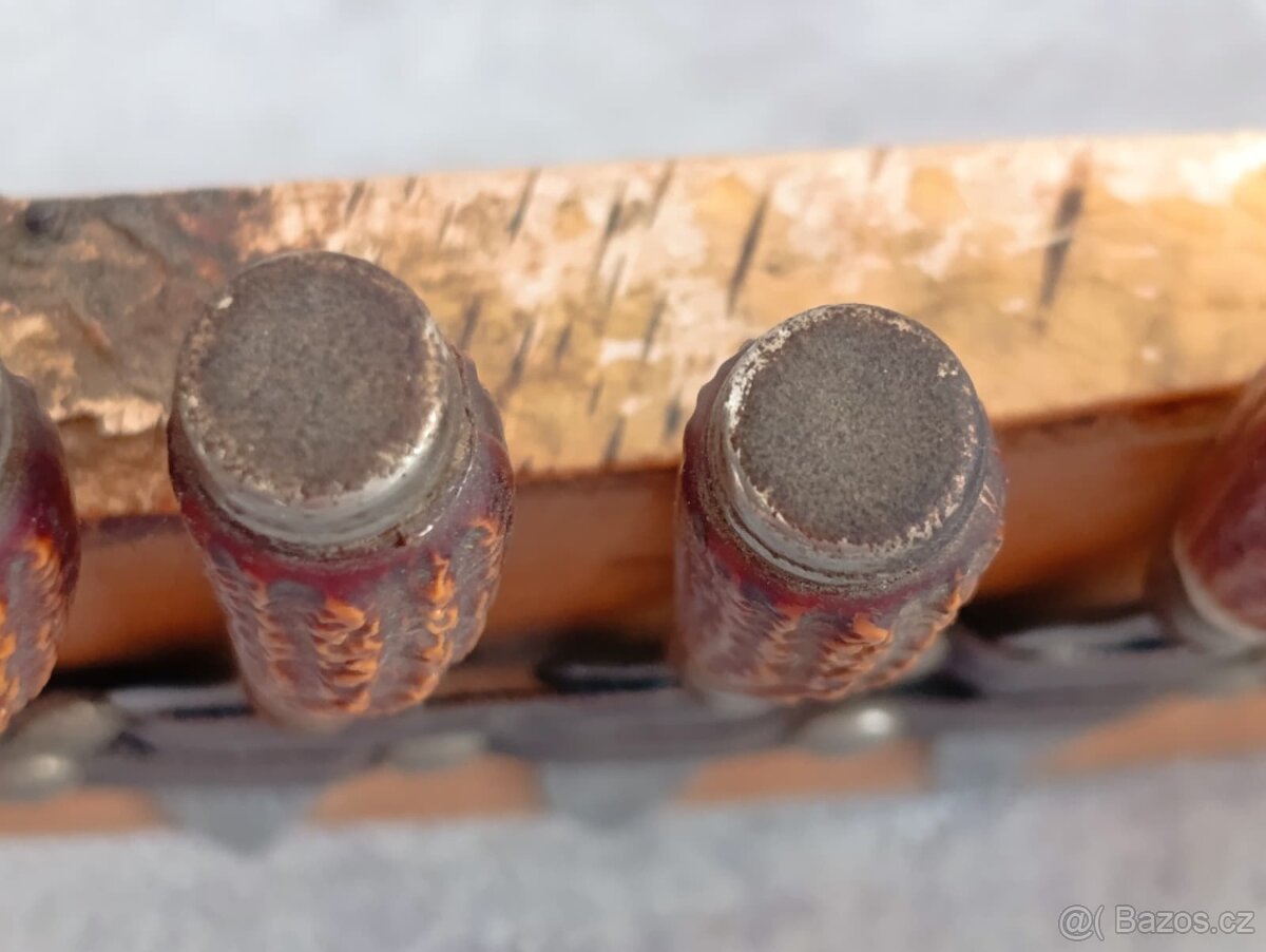 6ks malých nožíku na dřevěné podložce na zavěšení - 5