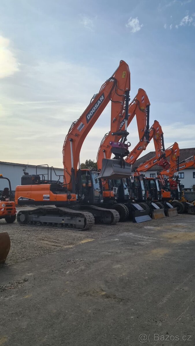 Pásové rypadlo DEVELON DX300LC a DX 255-7 NLC - 5