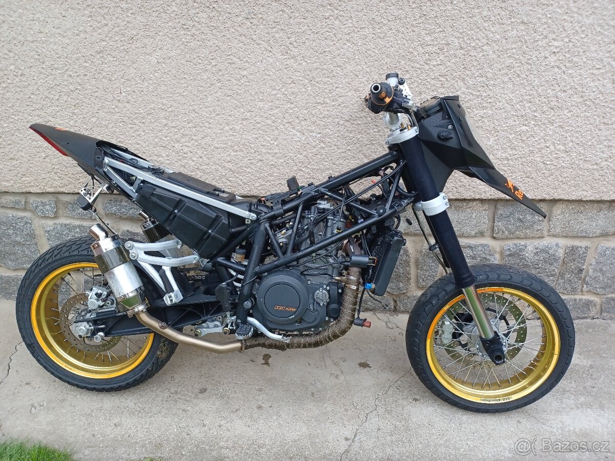 KTM LC4 690 SM - MOTARDOVÁ KOLA