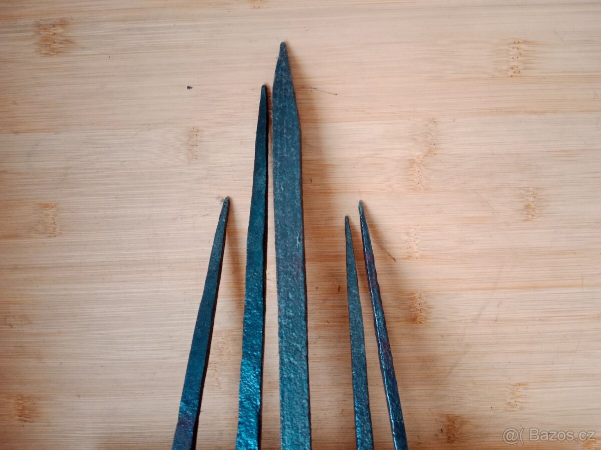 Starobylé repasované hřeby 21-29 cm 5 kusů - 5