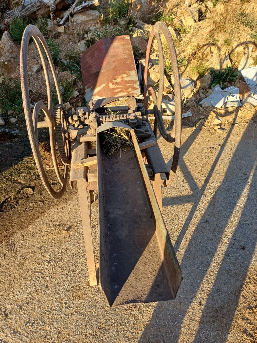 Řezačka na kopřivy, trávu a pod. - 5