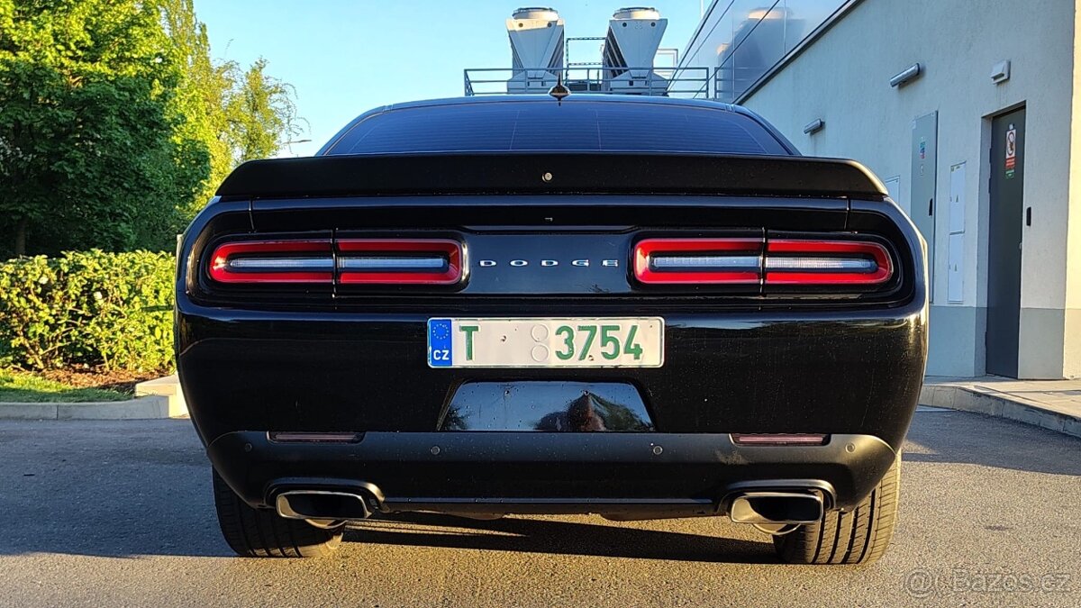 Dodge Challenger 6.4 scat pack 6,4 srt - 5