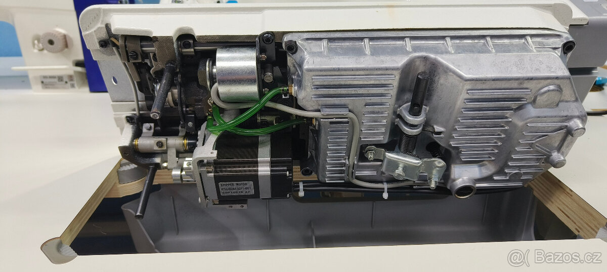 Průmyslový automatický šicí stroj Jack A7 - 5