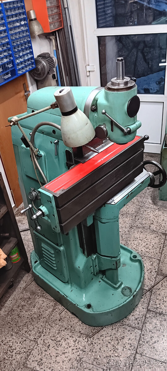 Nástrojařská frézka FN22 - 5