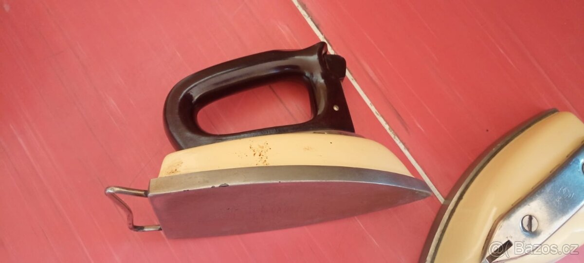 staré žehličky - 5