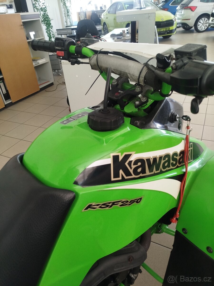 Čtyřkolka Kawasaki 250