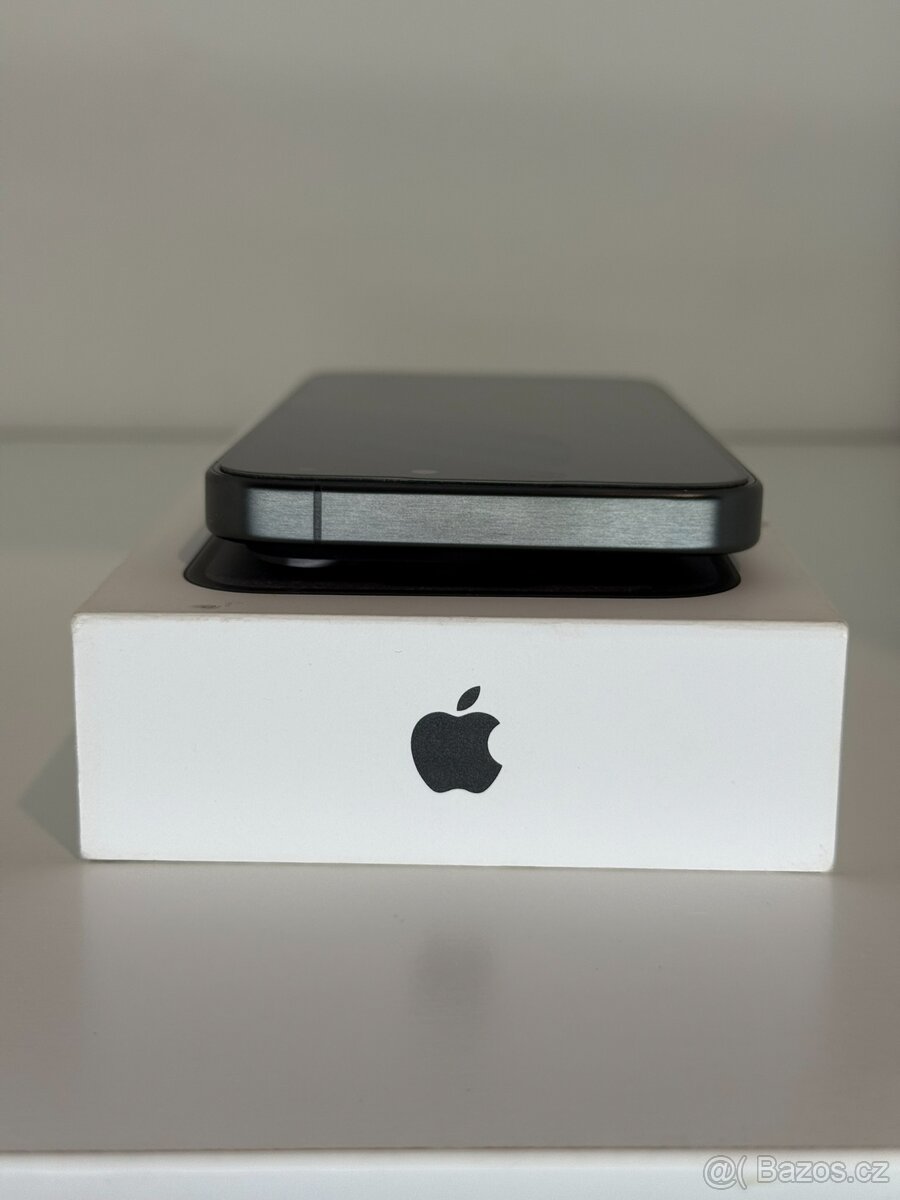 iPhone 15 Pro 128GB - černý titan - 5