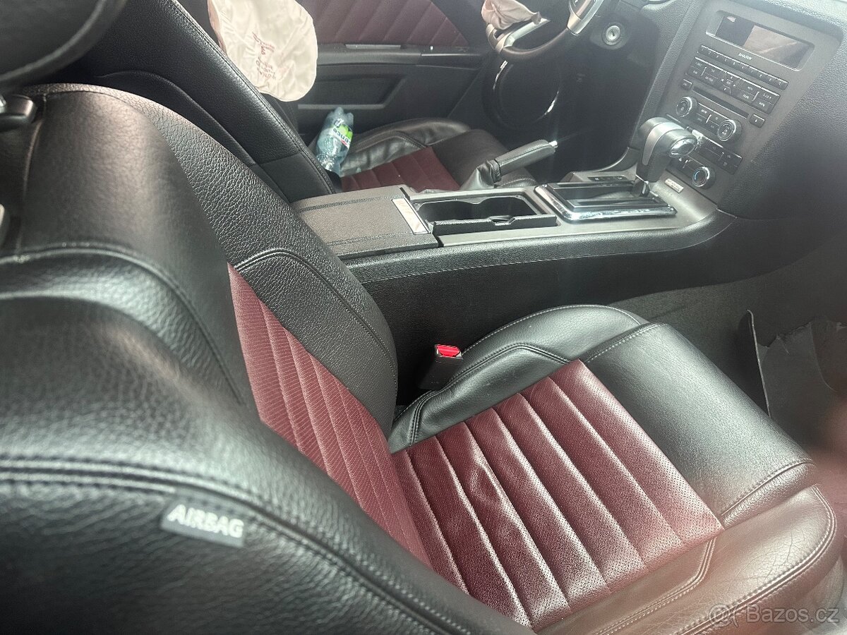 Ford Mustang 3,7 V6 rok 2012 - 5