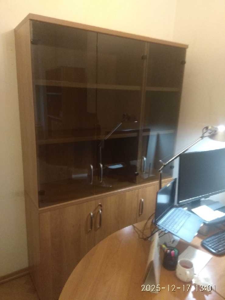 Kvalitní italský kancelářský nábytek - stoly a skříně - 5