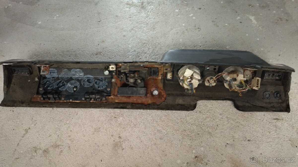 Přístrojová deska Lada - 5