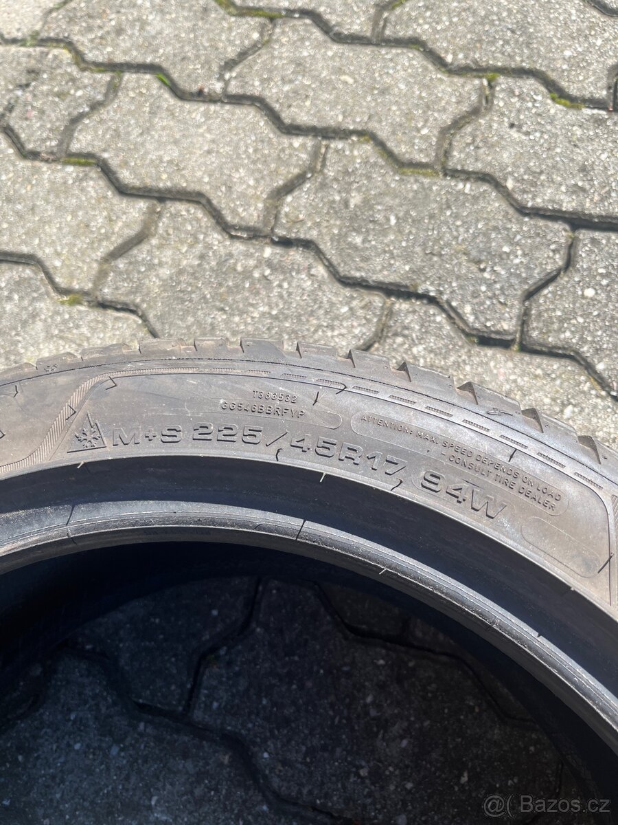 Goodyear zimní 225 45r17 94 w - 5