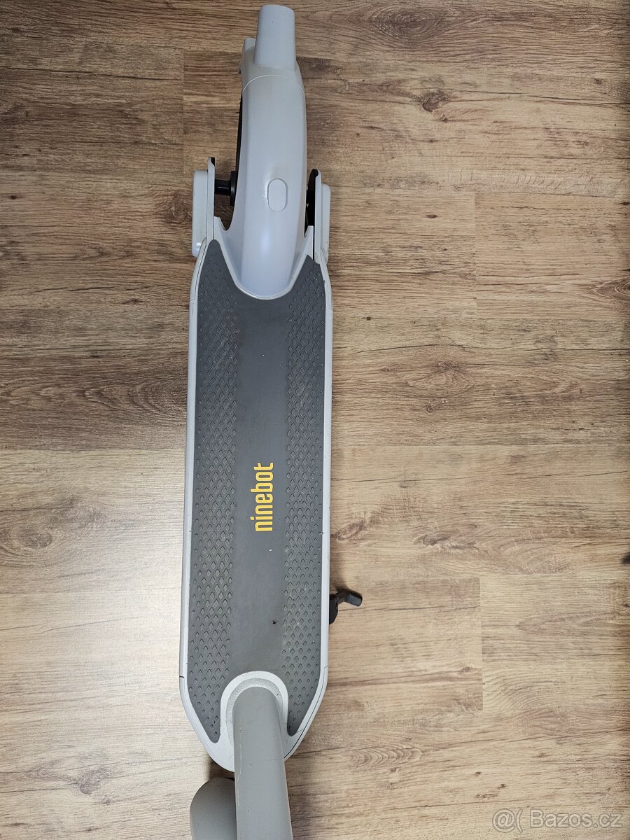 elektrická koloběžka Ninebot KickScooter MAX G30LE. - 5