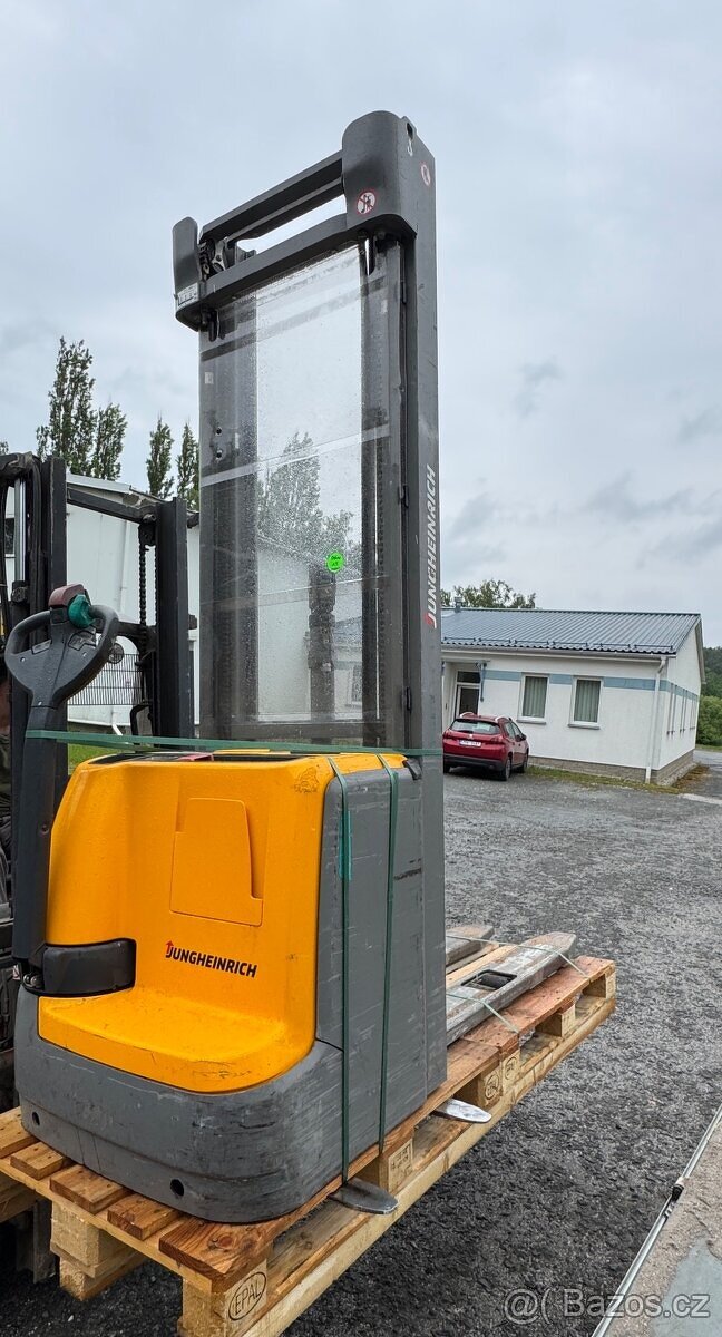 Elektrický vysokozdvižný vozík Jungheinrich EJD 220 - 5