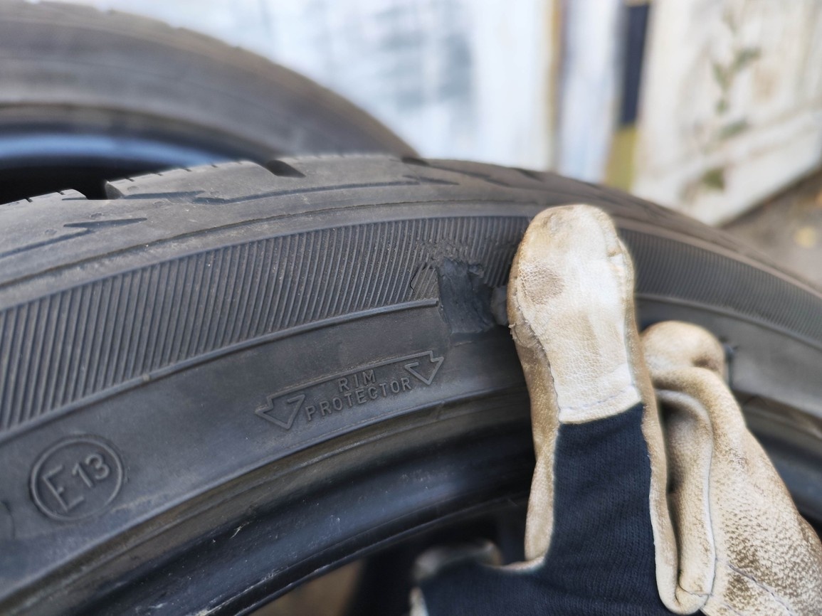 18"sada zimní pneu Debica 235/45/18 4000Kč/4ks - 5