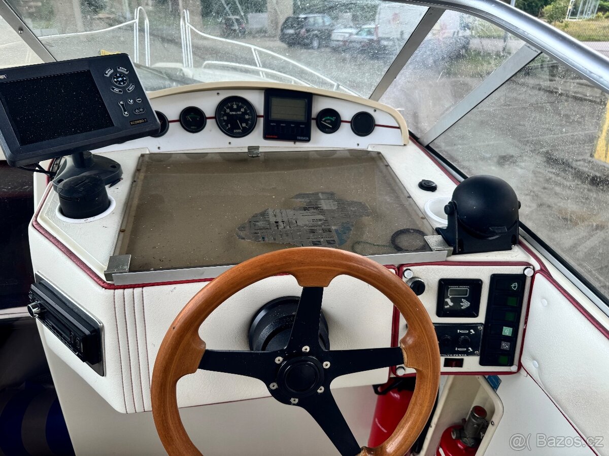 Kajutová Obytná loď NOR-DAN 6100 pro 8 lidí, spaní i wc - 5