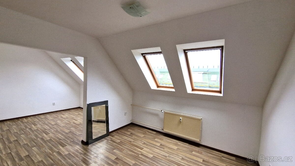 Pronájem podkrovního bytu 2+1, Radvanice u Trutnova - 5