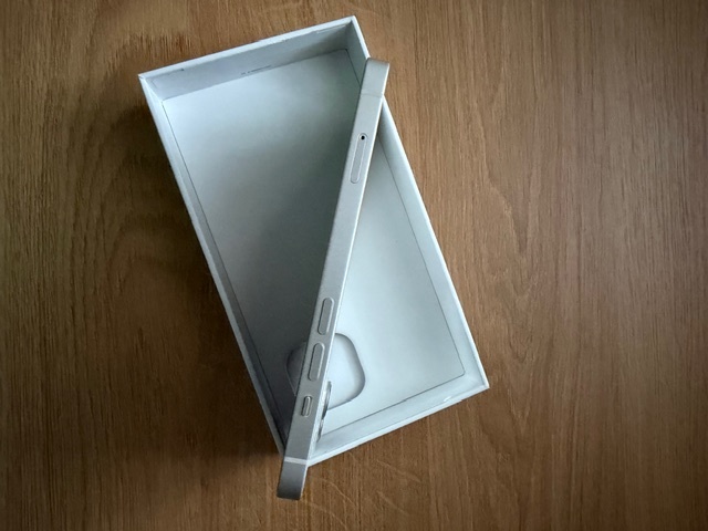 Apple iPhone 14 128 GB bílý - 5