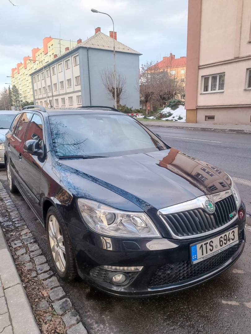 Prodej osobního automobilu Škoda Octavia Kombi II RS - 5
