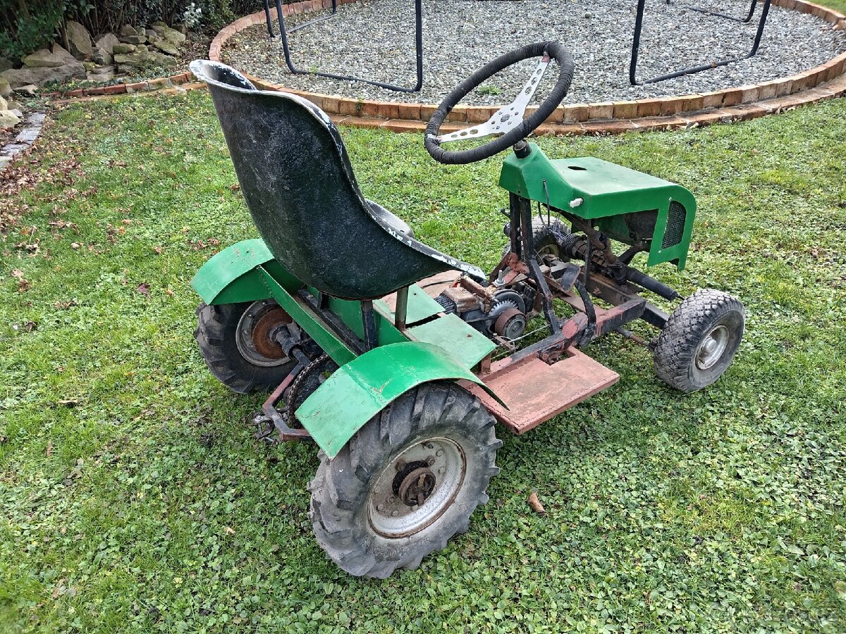 Dětský benzínový traktůrek