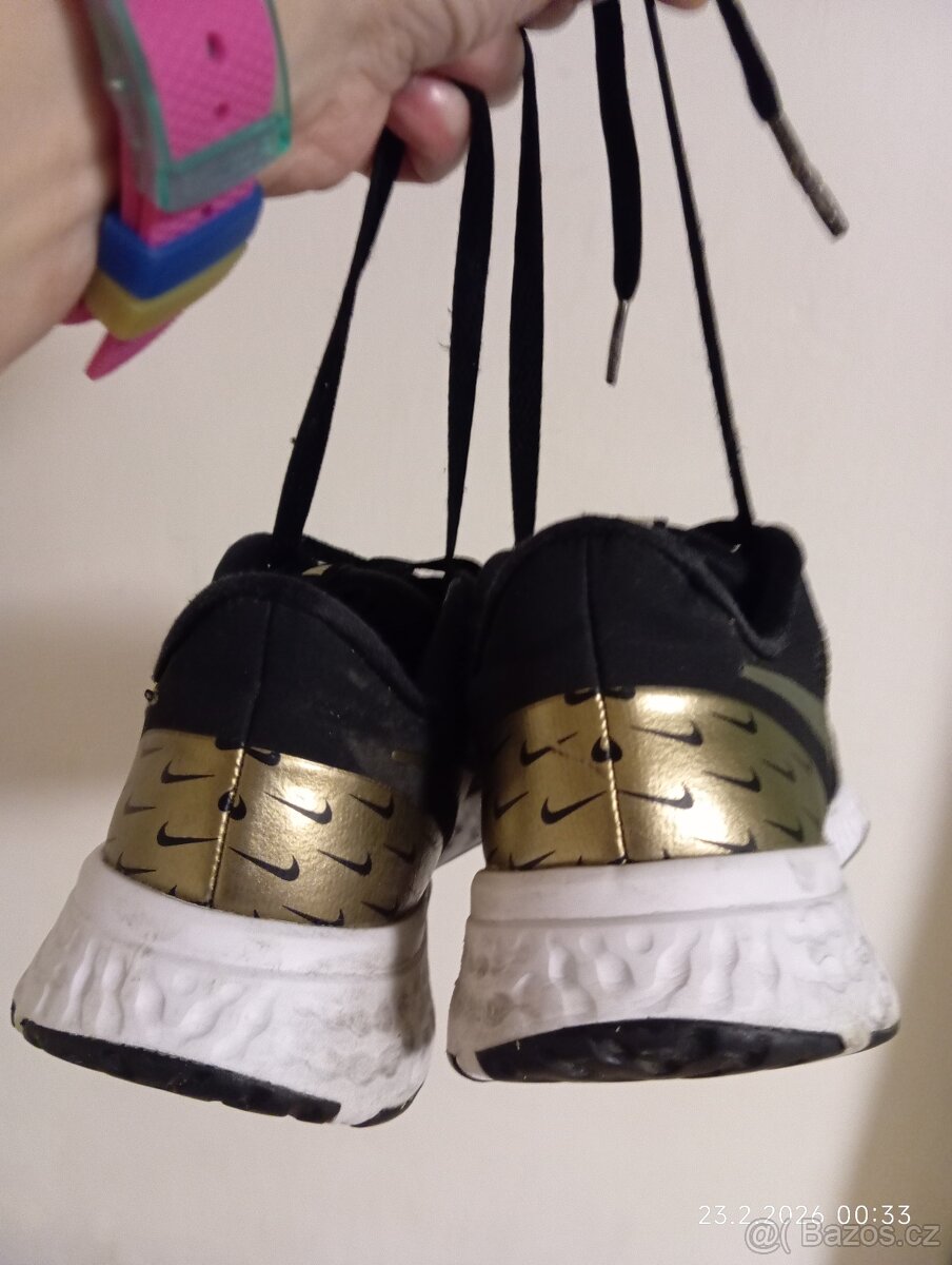 Tenisky Nike vel.37,5 - 5