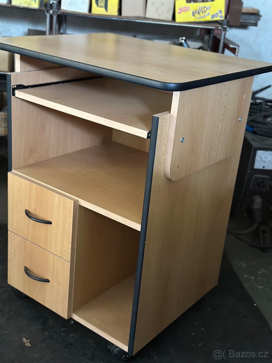 Praktický PC stolek na kolečkách – dekor buk/černá - 5