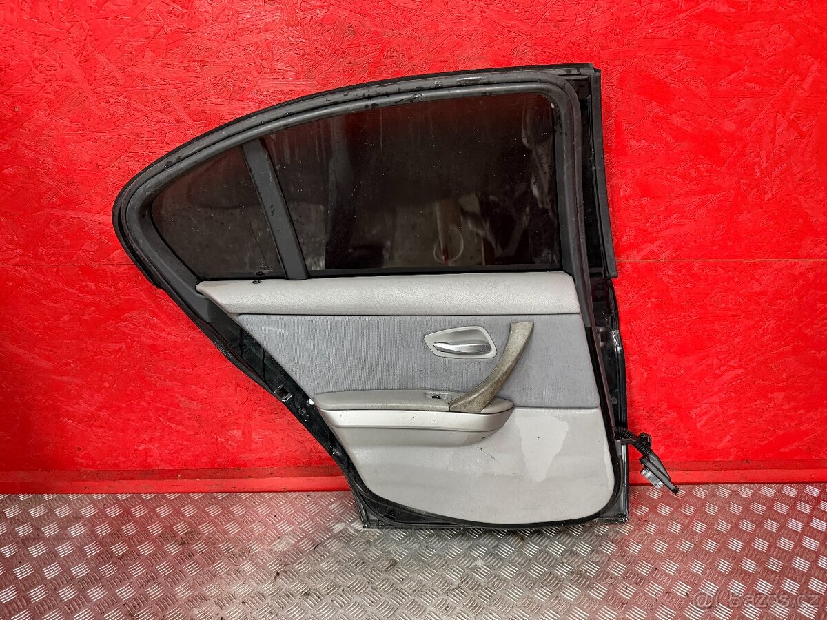 PRAVÉ ZADNÍ DVEŘE BMW E90 - 5