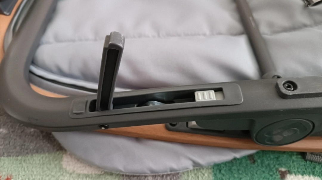 Maxi-Cosi Kori lehátko 2v1 Essential šedá - 5