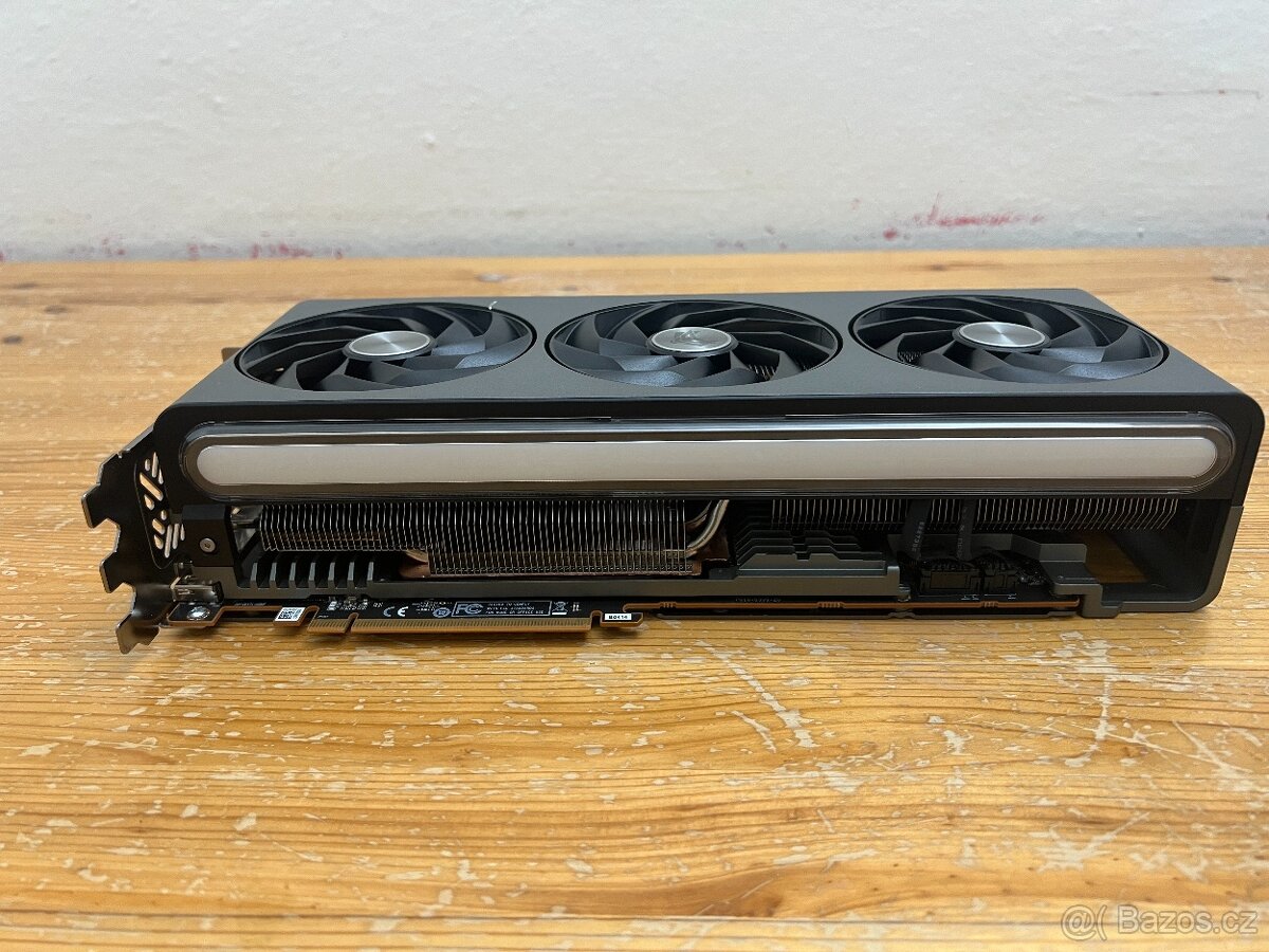 AMD RX 7900 XT SAPPHIRE NITRO+ Vapor-X 20G/Funkční/Záruka - 5