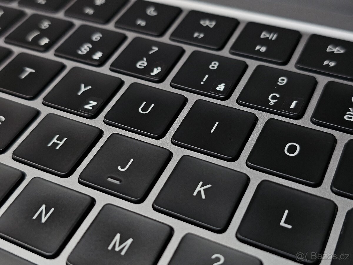 Apple MacBook Air (13", M2, 2022) - 5