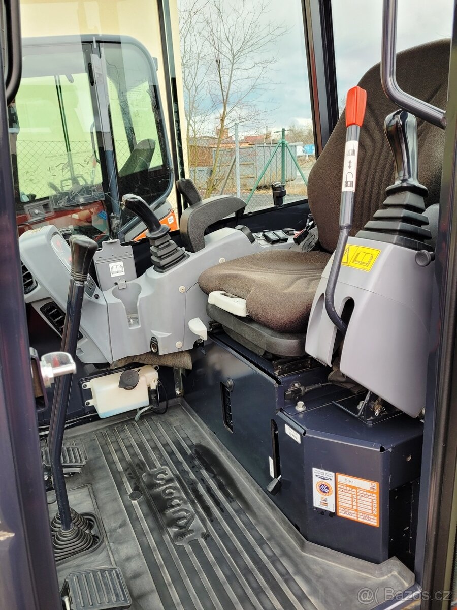 minirypadlo Kubota U27-4 - 5