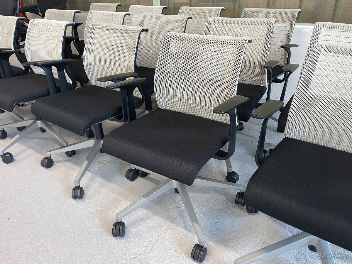 Zasedací židle Steelcase Think, konferenční stůl - 5
