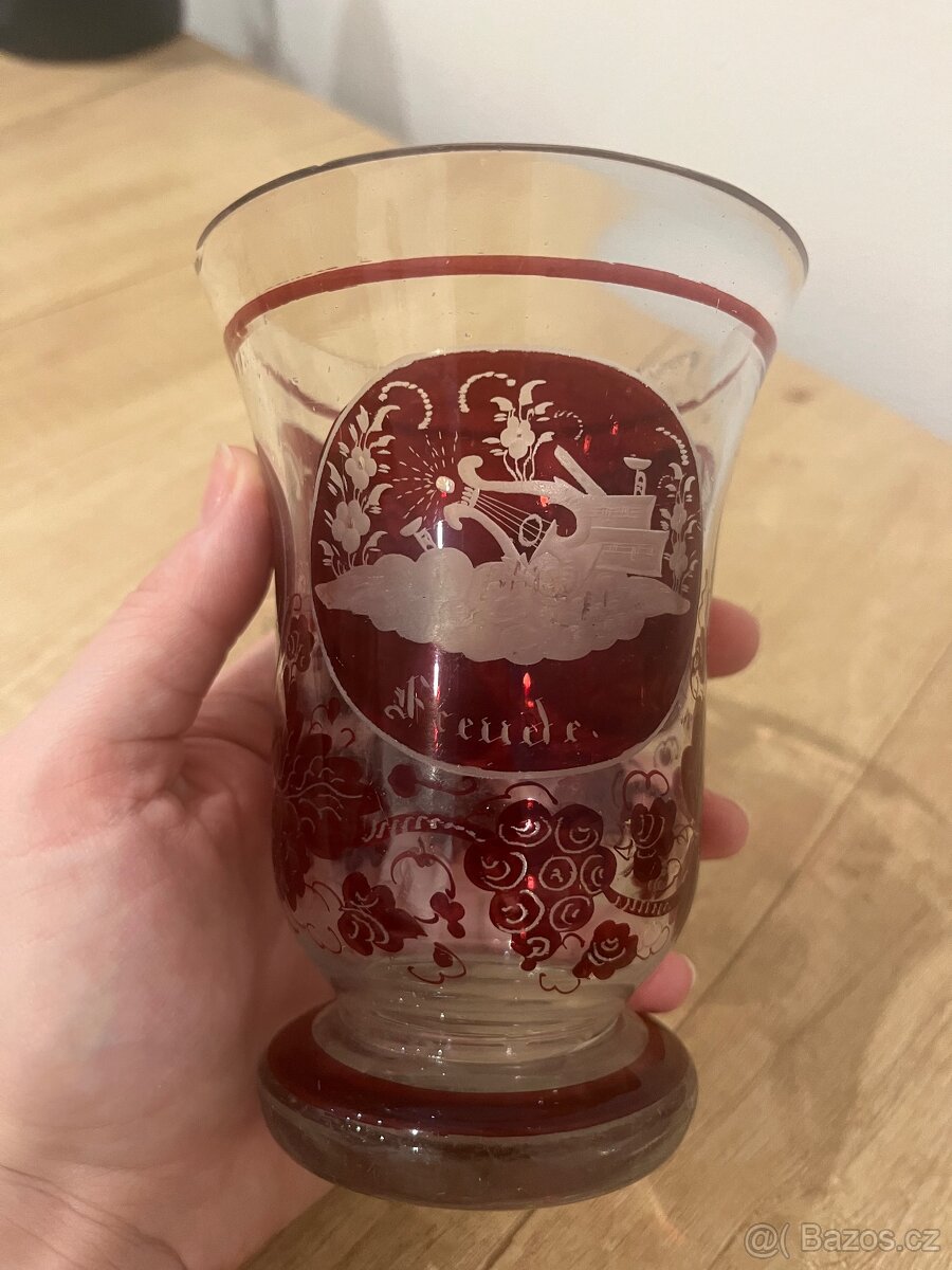 Rubínová sklenice s nápisem,ke zbroušení. - 5