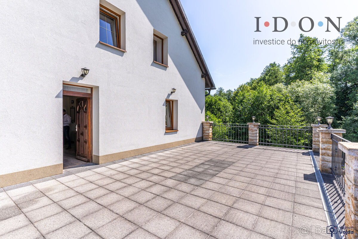 Komerční prostory v Neborech. Budovy + 24.000m2, pozemky, - 5