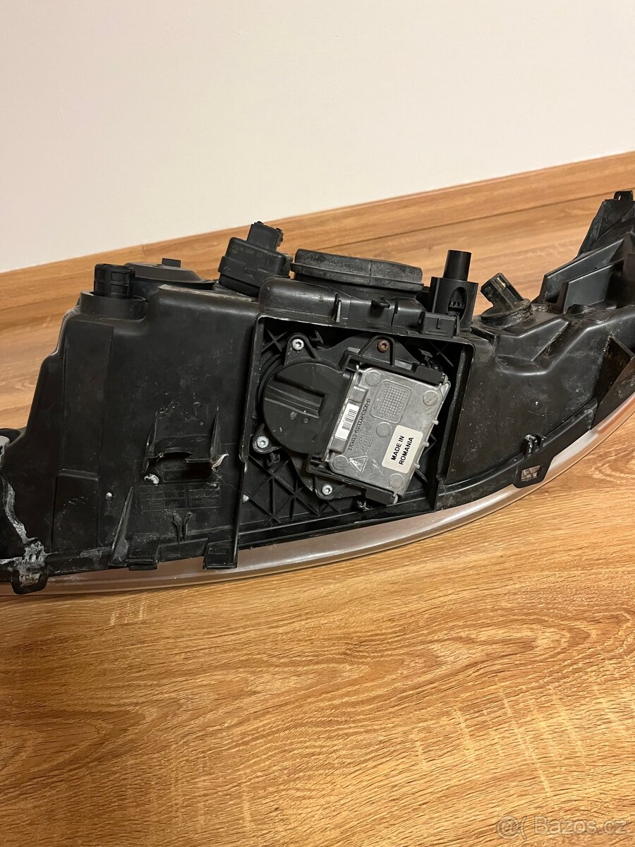 Volvo světlomety pravý 30784250 levý 30784248 - 5