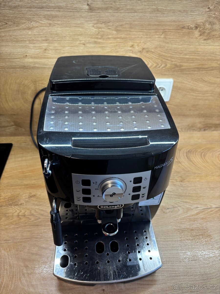 Prodám kávovar Delonghi MAGNIFICA S - 5