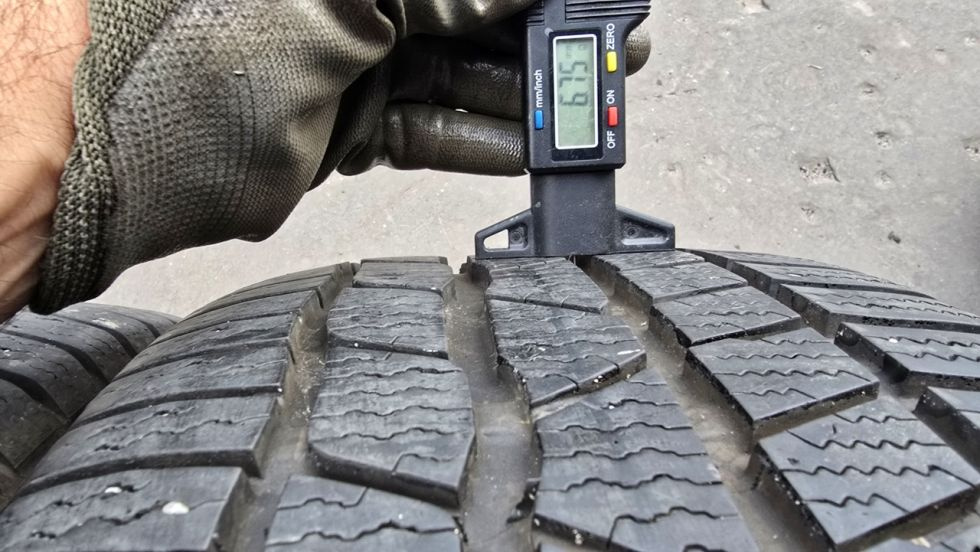 Zimní pneu 225/40/18 Continental - 5